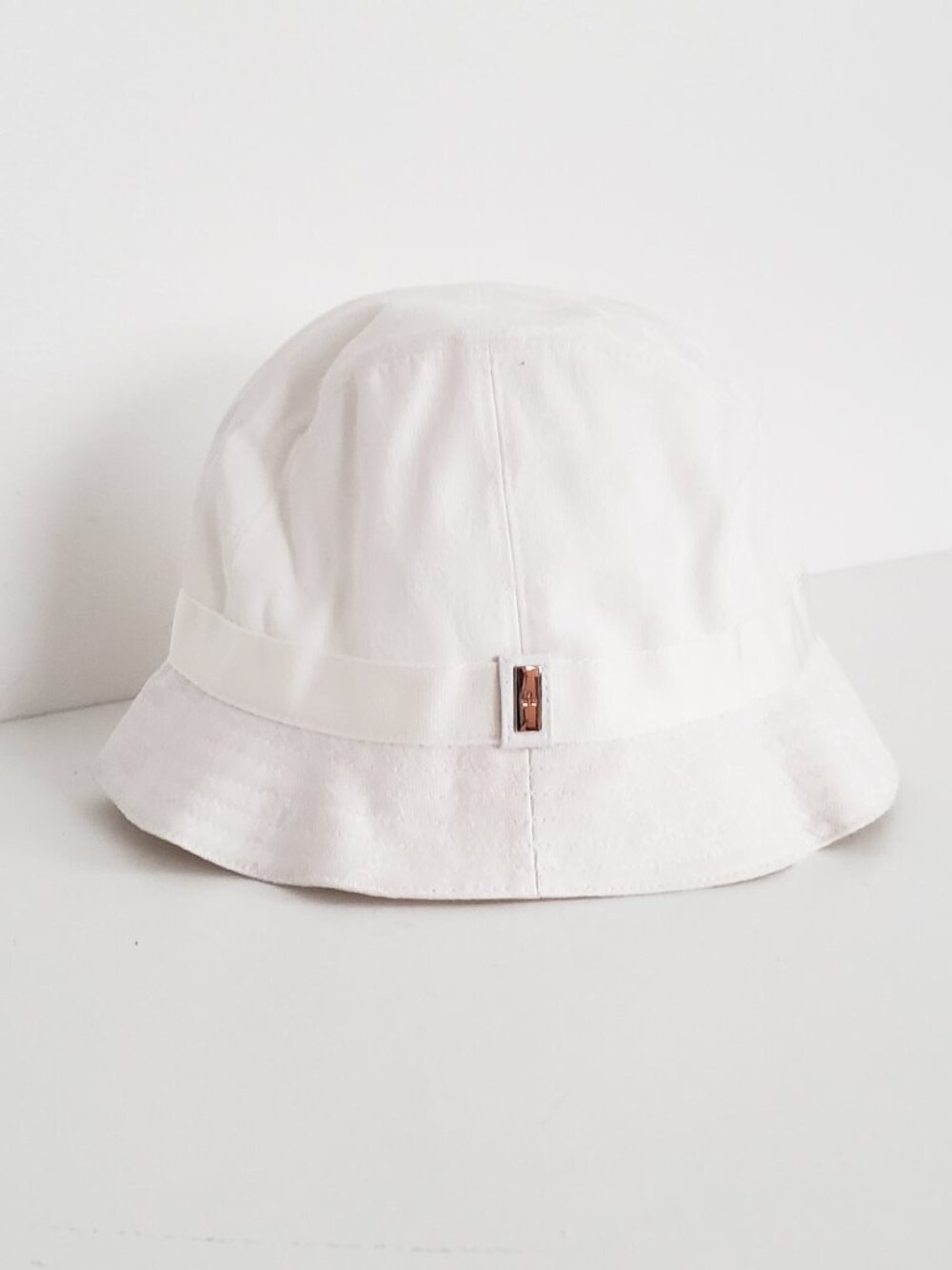 Gucci White GG Bucket Hat Vintage NWT Canvas Gold Hardware